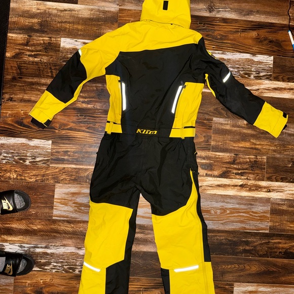 KLIM LOCHSA ONE-PIECE SNOWSUIT. SIZE LARGE.